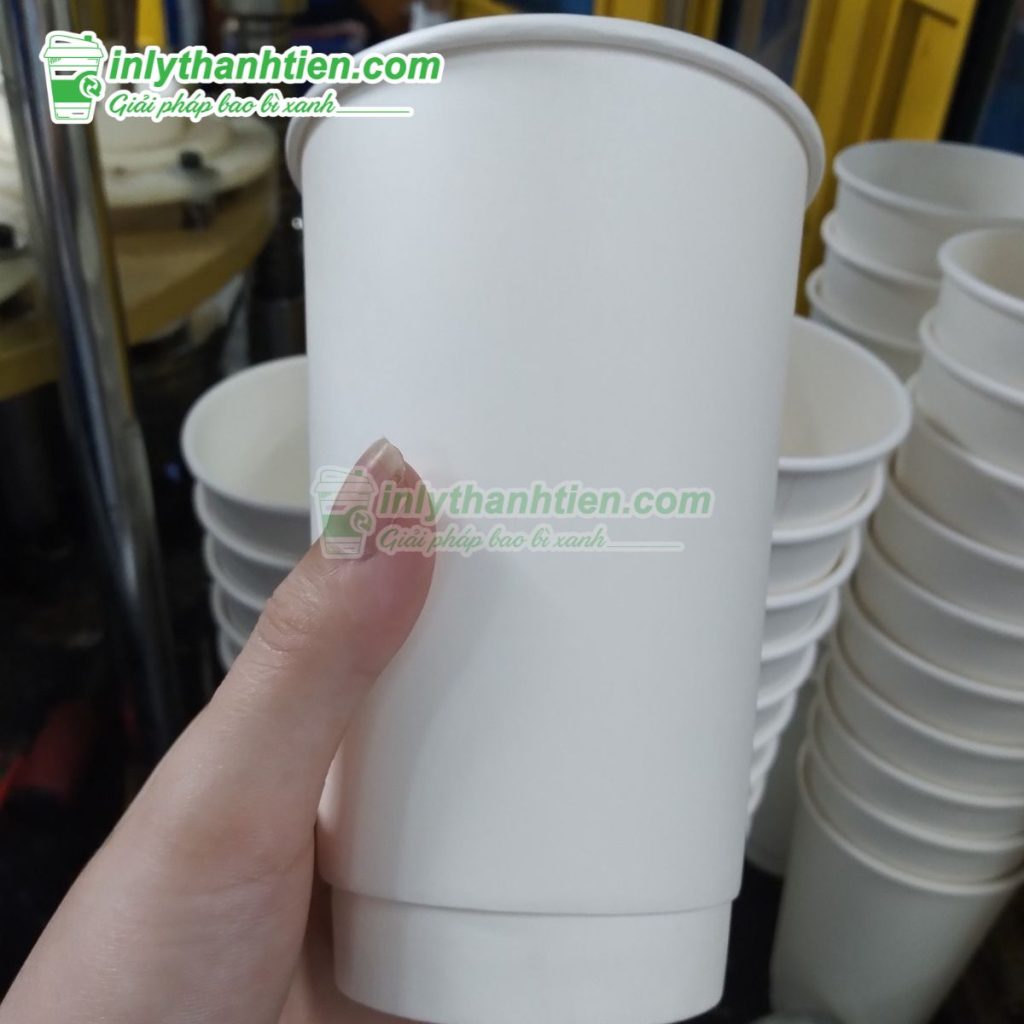 Ly giấy 500ml chứa sinh tố dâu, topping kem, chống thấm tốt