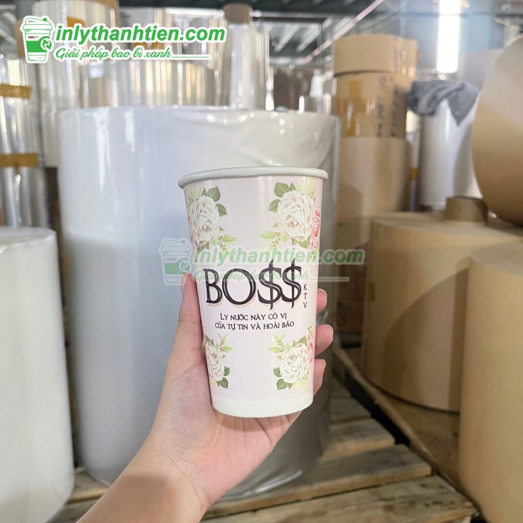 Ly giấy 500ml in slogan, đặt trên bàn văn phòng, tiện lợi, sạch sẽ