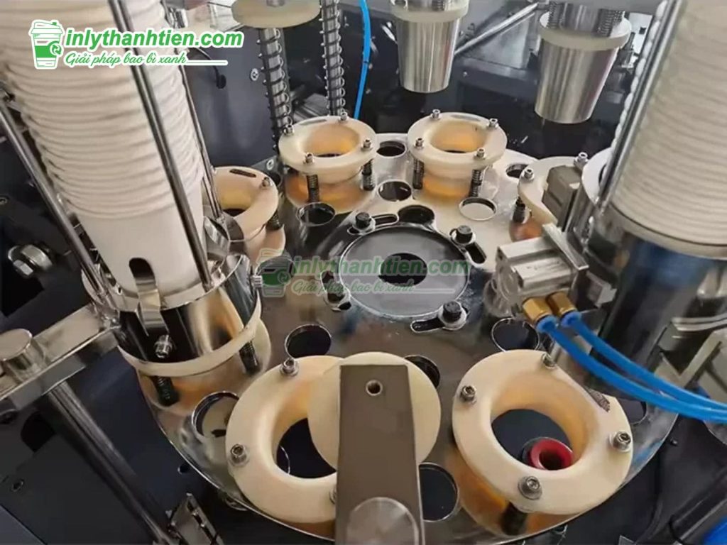 Chuẩn Bị Nguyên Liệu Và Tráng Phủ Lớp PE Cho Ly Giấy